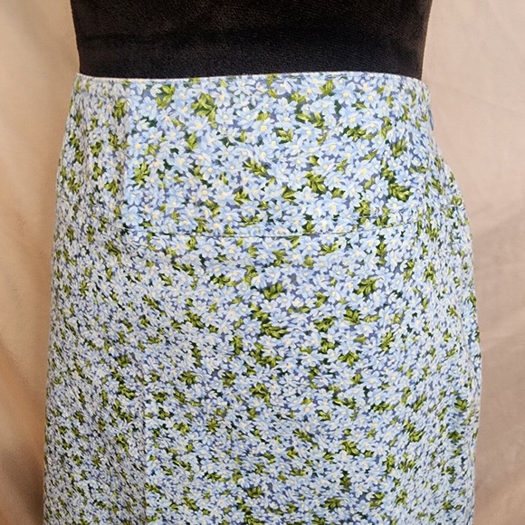 CHAUS Size 6 Pool Blue Ditsy Floral A-line Cotton Stretch Casual Skirt - Picture 3 of 10